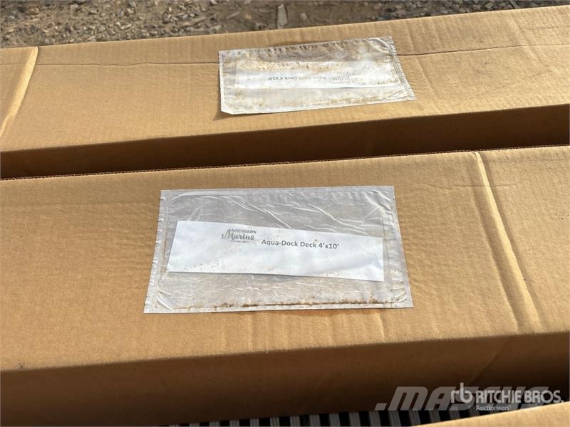 Quantity of (3) 4 ft X 10 ft Aluminum Dock Section Andere Zubehörteile