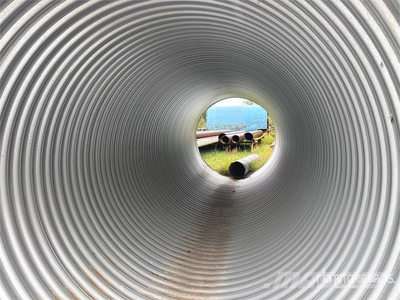 Quantity of (3) 8 ft Diameter Culverts with Couple Maszyny budowlane - Inne