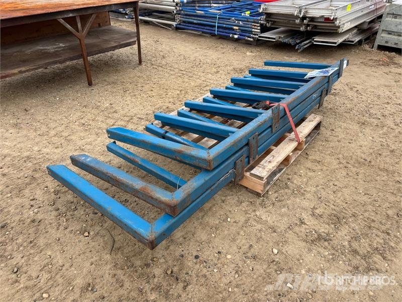  Quantity of (3) 8 ft x 36 in Cantilever Steel Stor Equipo de almacenamiento y provisión de gas
