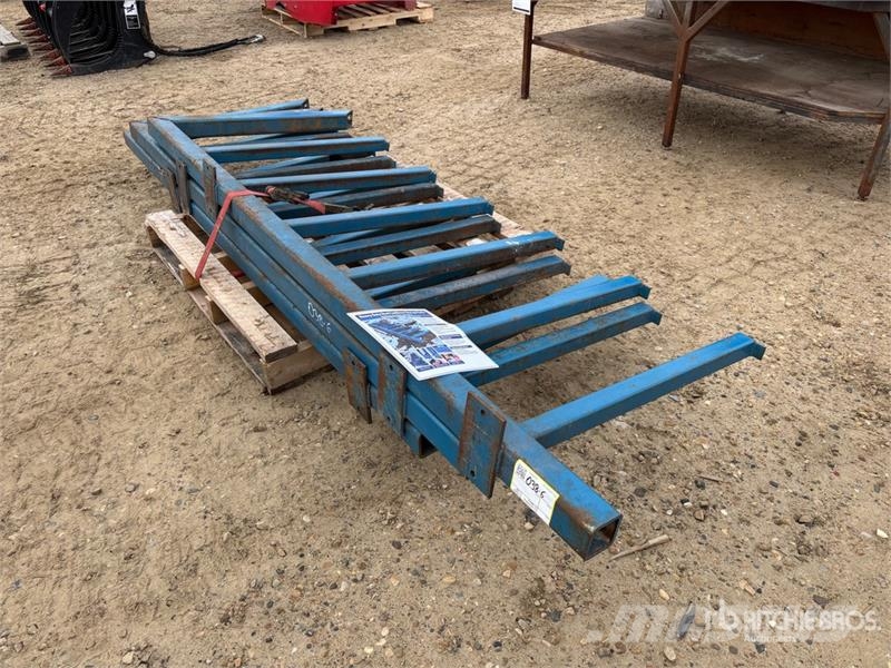  Quantity of (3) 8 ft x 36 in Cantilever Steel Stor Equipo de almacenamiento y provisión de gas