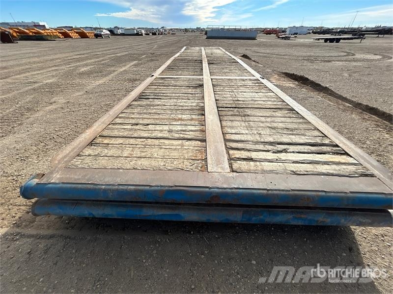 Quantity of (3) 8 ft x 40 ft Rig Mats Urbšanas iekārtu piederumi un rezerves daļas