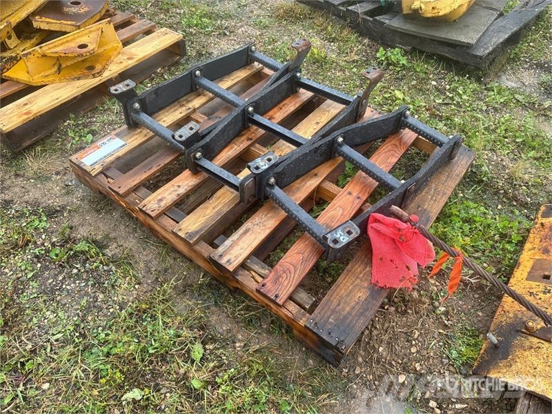  Quantity of (3) Access Steps - Fits Motor Grader Drugi deli