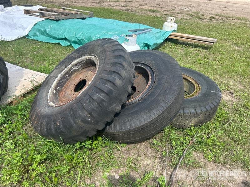  Quantity of (3) BFGoodrich 11.00-20 Tires Tyres, wheels and rims