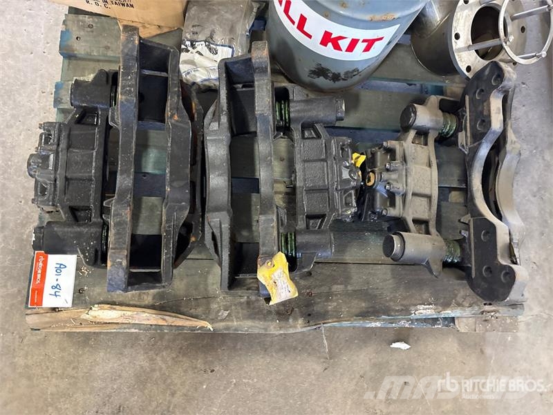 Quantity of (3) Brake Calipers Ostale kargo komponente