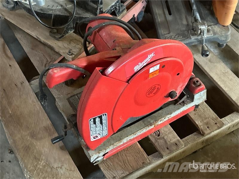 Quantity of (3) Chop Saws & (2) 10 in Blades Drugi deli
