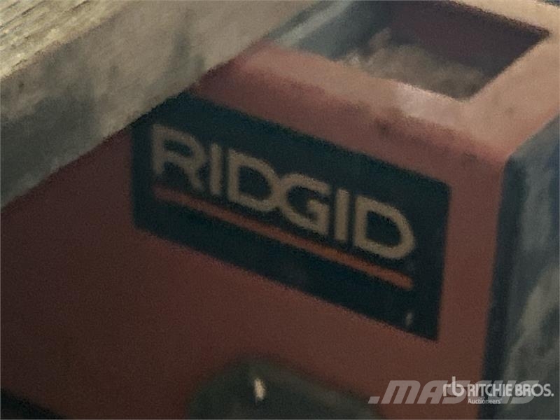 Quantity of (3) Chop Saws & (2) 10 in Blades Drugi deli