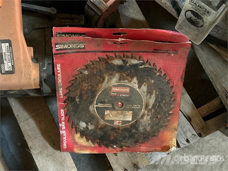 Quantity of (3) Chop Saws & (2) 10 in Blades Drugi deli