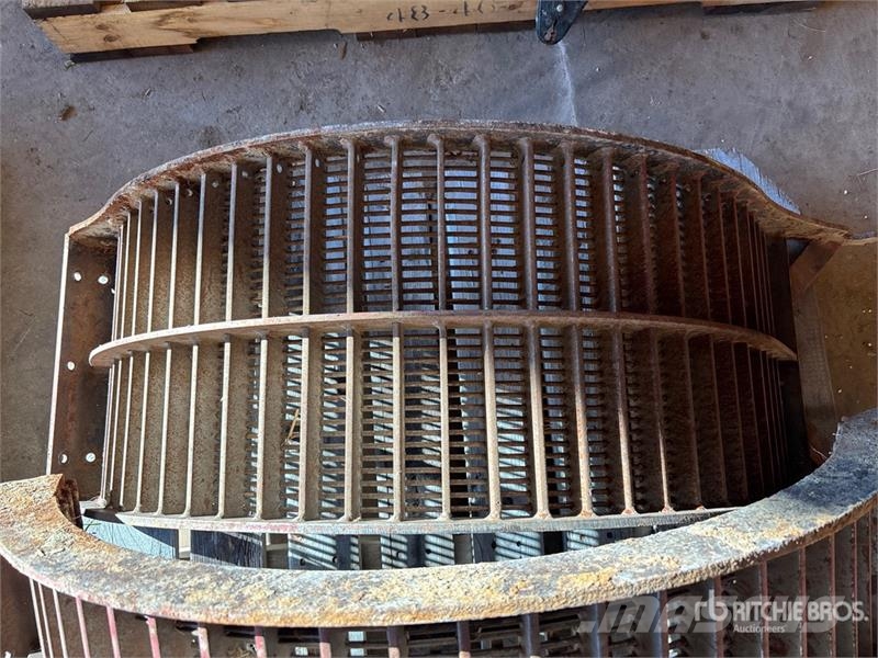  Quantity of (3) Combine Concave حصادات