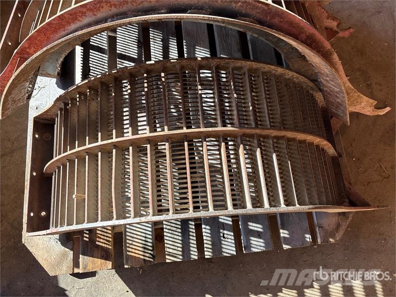  Quantity of (3) Combine Concave حصادات