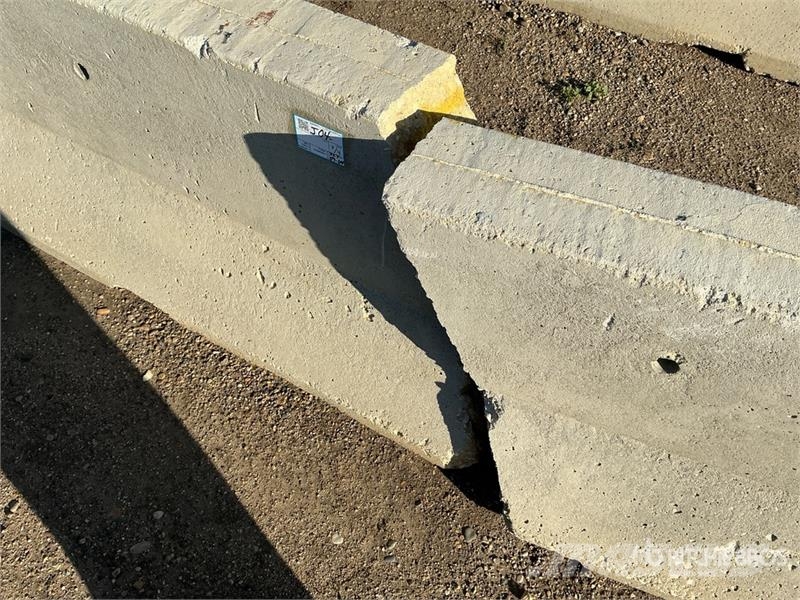 Quantity of (3) Concrete Barriers Ďalšie komponenty