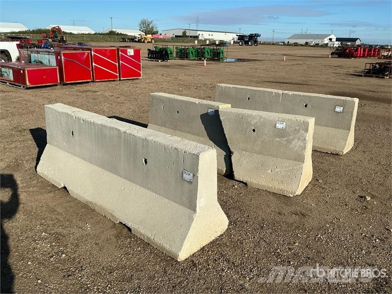 Quantity of (3) Concrete Barriers Ďalšie komponenty