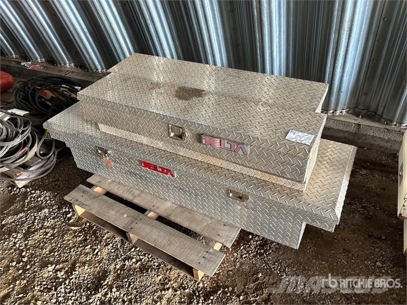 Quantity of (3) Delta Aluminum Tool Box Andre komponenter