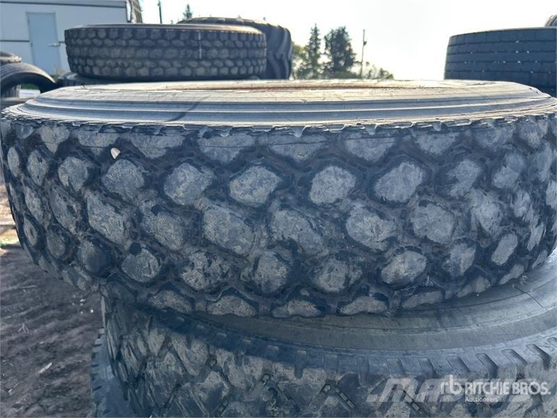 Quantity of (3) Dunlop 11R24.5 Tires Tyres, wheels and rims