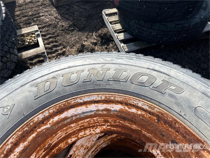 Quantity of (3) Dunlop 11R24.5 Tires Tyres, wheels and rims