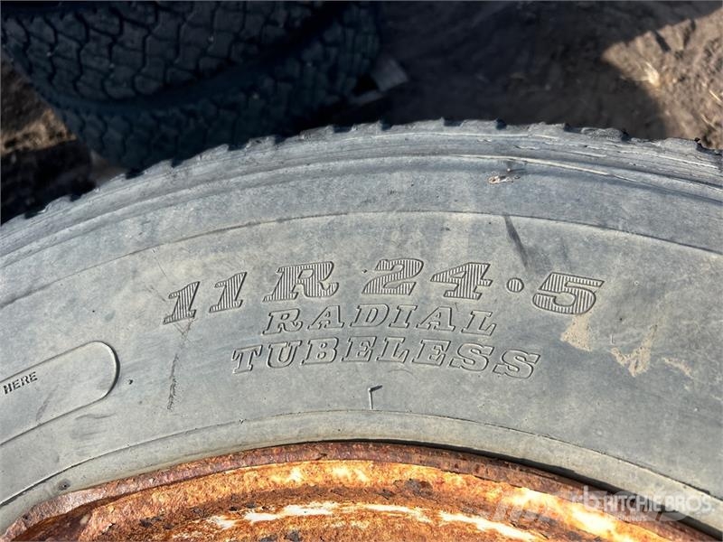 Quantity of (3) Dunlop 11R24.5 Tires Tyres, wheels and rims