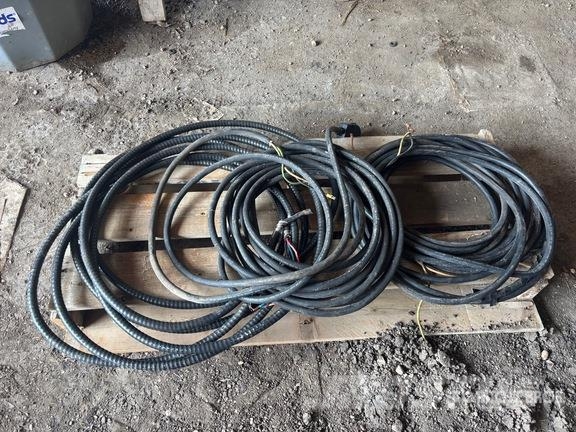 Quantity of (3) Electrical Cords Компоненты строительной техники