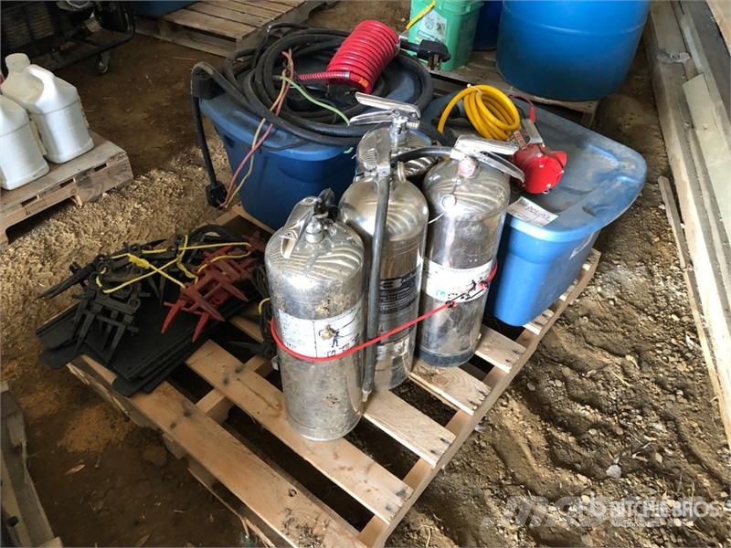 Quantity of (3) Fire Extinguisher Lauksaimniecība- Citi