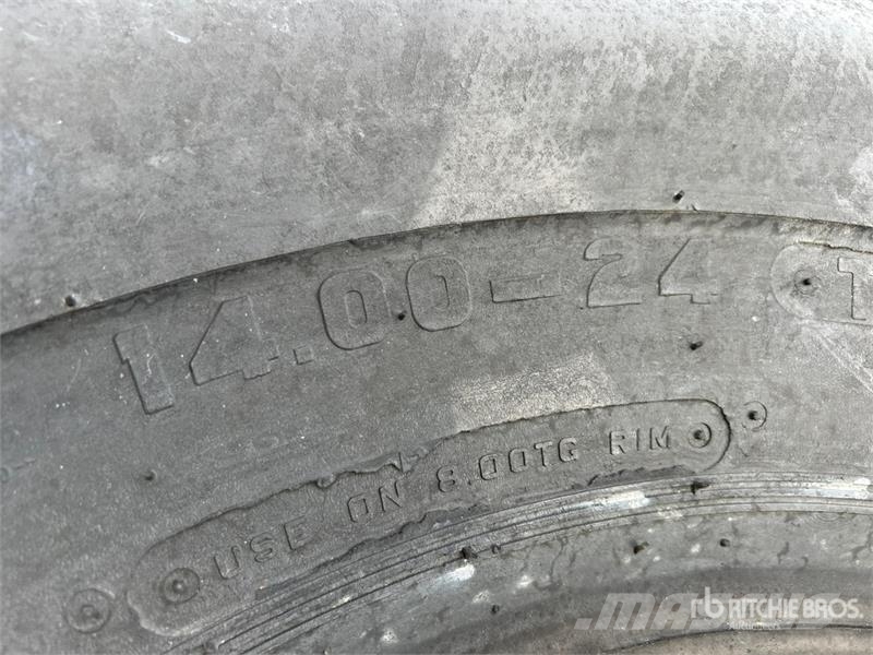 Quantity of (3) Firestone 14.0 - 24 Tires Opony, koła i felgi