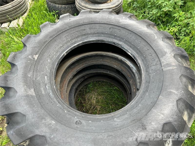 Quantity of (3) Firestone 14.0 - 24 Tires Opony, koła i felgi