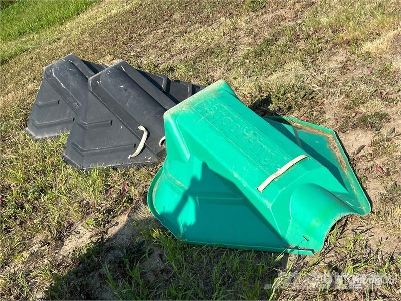  Quantity of (3) Grain Auger Hoppers Drugi deli