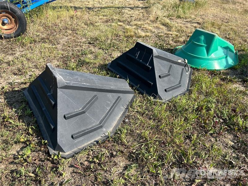  Quantity of (3) Grain Auger Hoppers Drugi deli