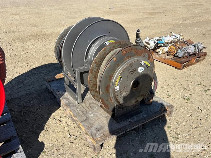 Quantity of (3) Hanway Retractable Fuel Hose Reels Sonstige Baumaschinen