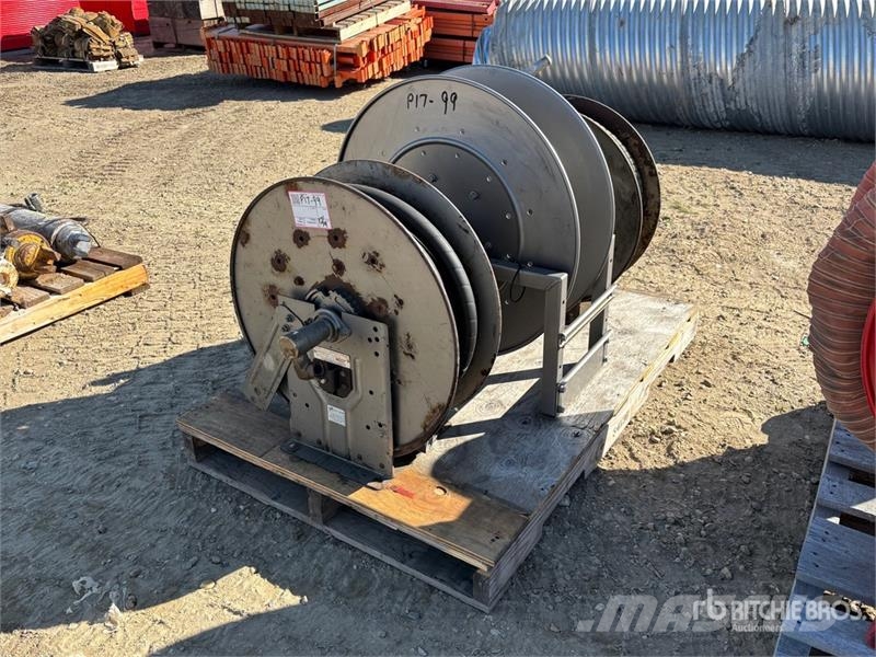Quantity of (3) Hanway Retractable Fuel Hose Reels Sonstige Baumaschinen