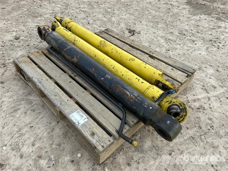  Quantity of (3) Hydraulic Cylinder Коммерческий транспорт - Другие