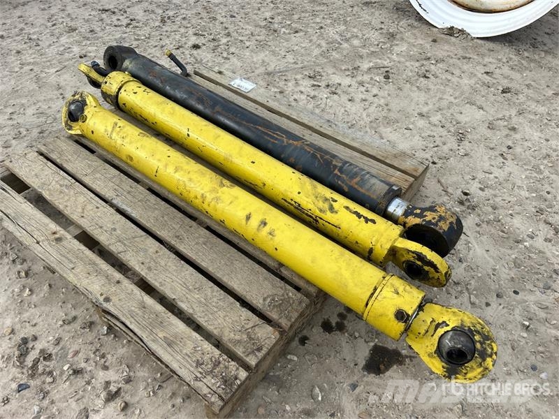  Quantity of (3) Hydraulic Cylinder Коммерческий транспорт - Другие