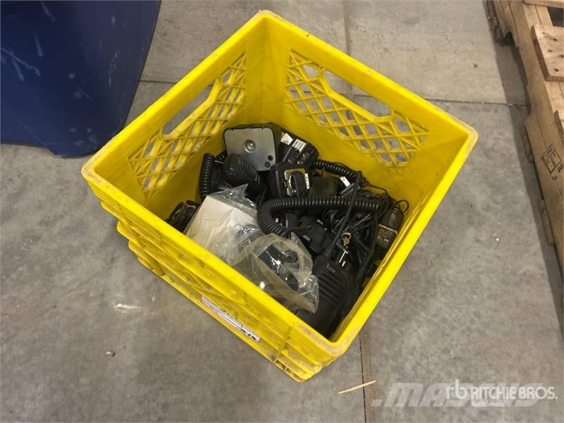 Quantity of (3) Icom IC-F4101D Radios Ďalšie komponenty