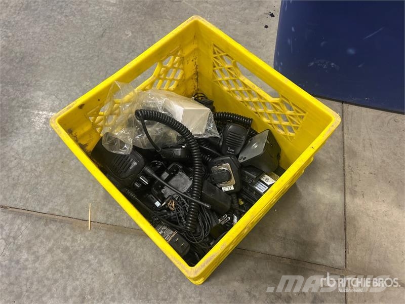 Quantity of (3) Icom IC-F4101D Radios Ďalšie komponenty
