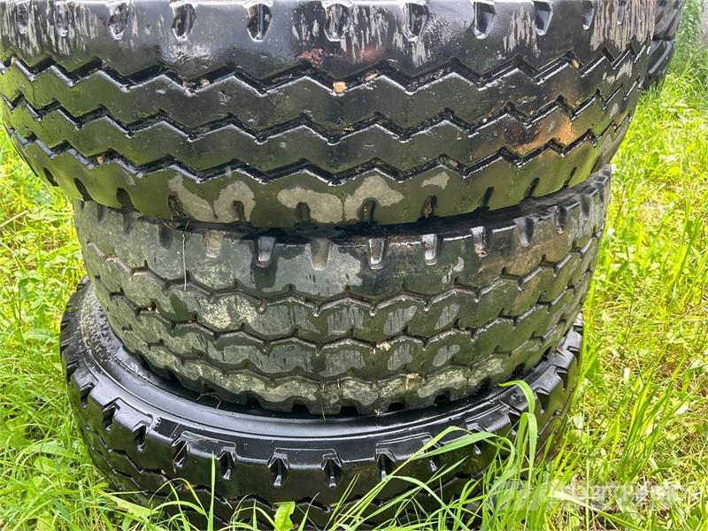  Quantity of (3) Kumho 11R-22.5 Tires Tyres, wheels and rims
