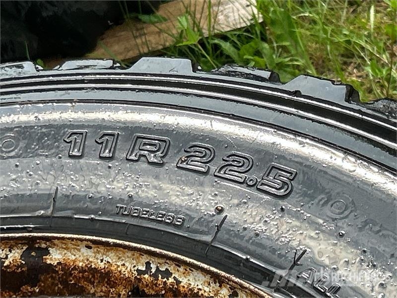  Quantity of (3) Kumho 11R-22.5 Tires Tyres, wheels and rims