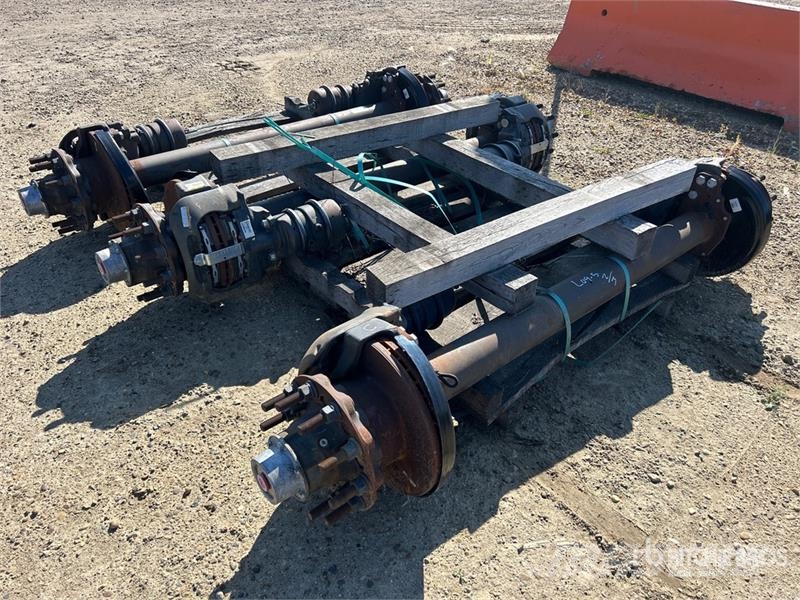 Quantity of (3) Meritor ADB Trailer Axle Assembly Drugi deli