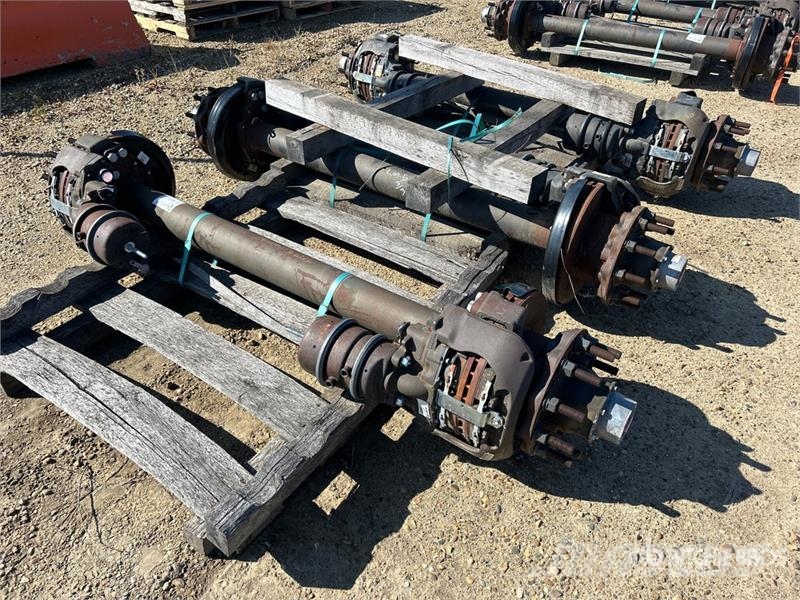 Quantity of (3) Meritor ADB Trailer Axle Assembly Drugi deli