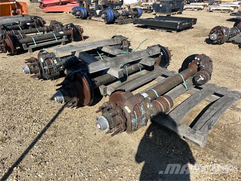 Quantity of (3) Meritor ADB Trailer Axle Assembly Drugi deli