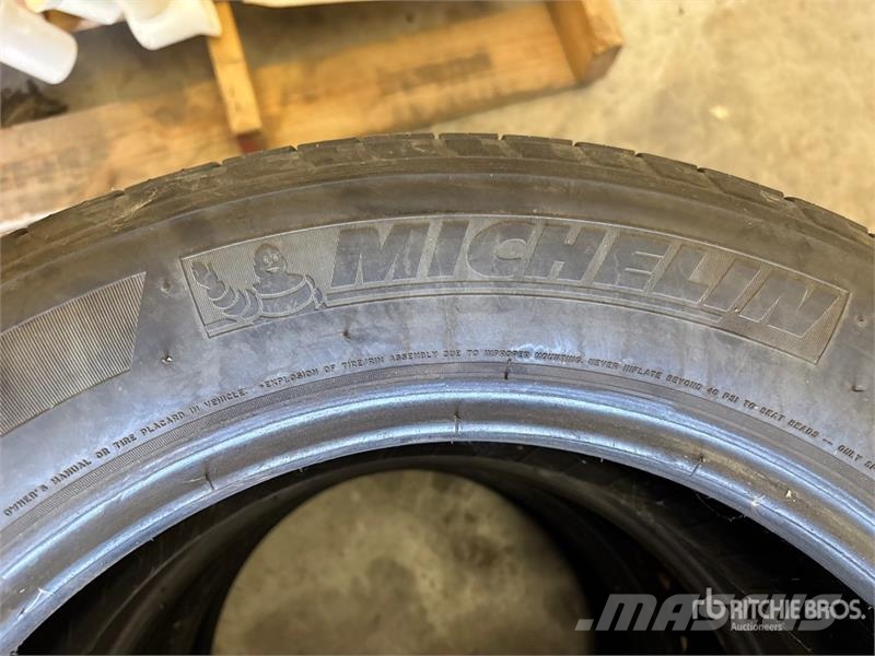 Quantity of (3) Michelin 235/55R18 Tires Tyres, wheels and rims