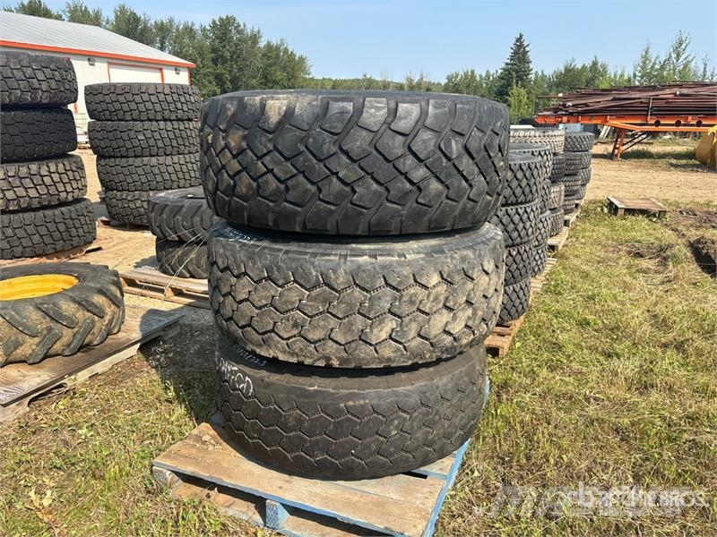 Quantity of (3) Michelin XZL 425/65R22.5 Tires Tyres, wheels and rims