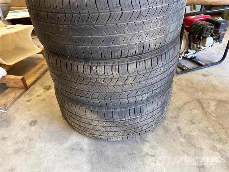 Quantity of (3) Michelin 235/55R18 Tires Tyres, wheels and rims