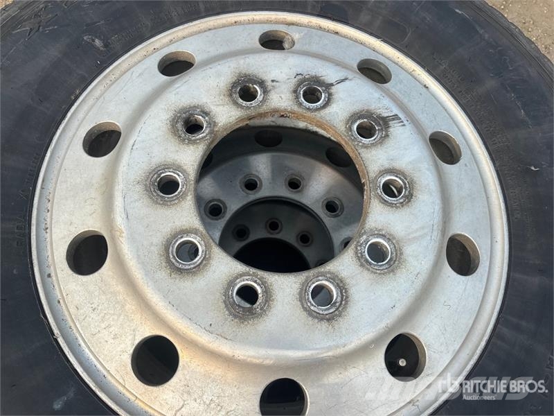 Quantity of (3) Michelin 11R24.5 Tires Tyres, wheels and rims