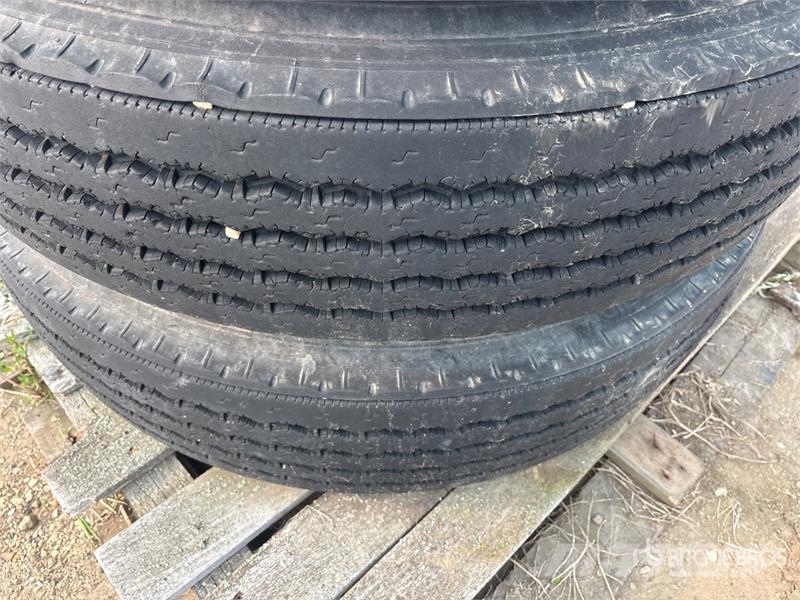 Quantity of (3) Michelin 11R24.5 Tires Tyres, wheels and rims