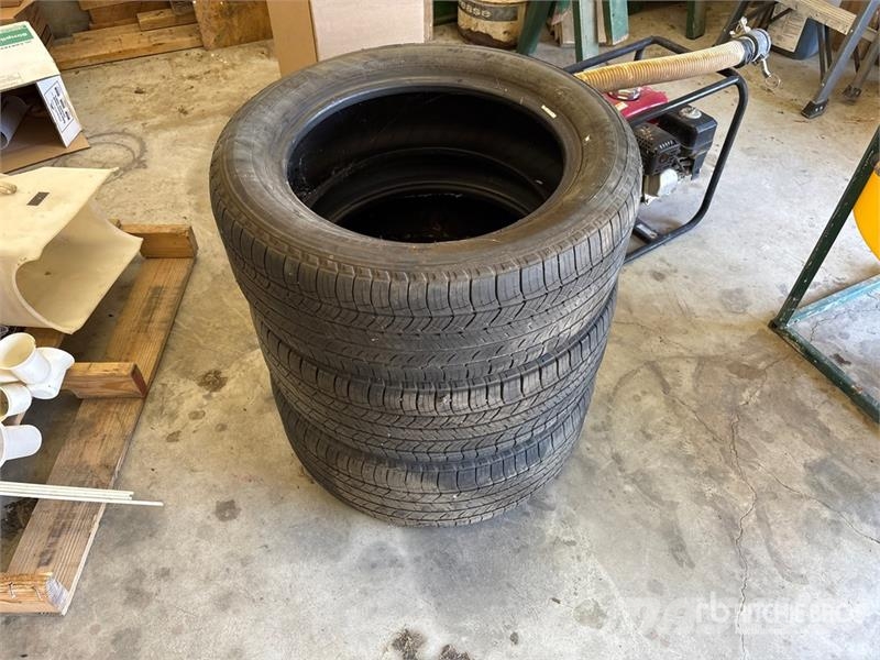 Quantity of (3) Michelin 235/55R18 Tires Tyres, wheels and rims