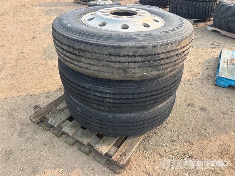 Quantity of (3) Michelin 11R24.5 Tires Tyres, wheels and rims