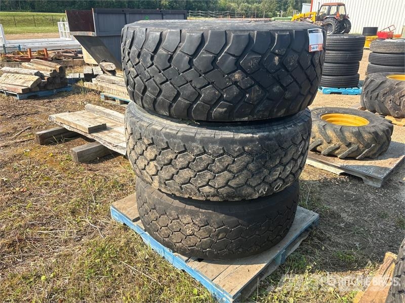 Quantity of (3) Michelin XZL 425/65R22.5 Tires Tyres, wheels and rims