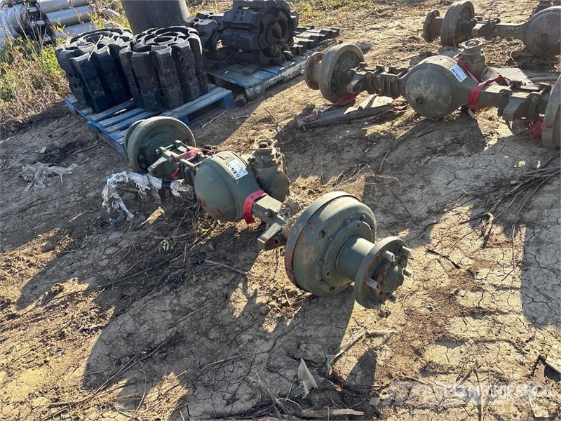  Quantity of (3) Military truck axles معدات النقل - غير ذلك