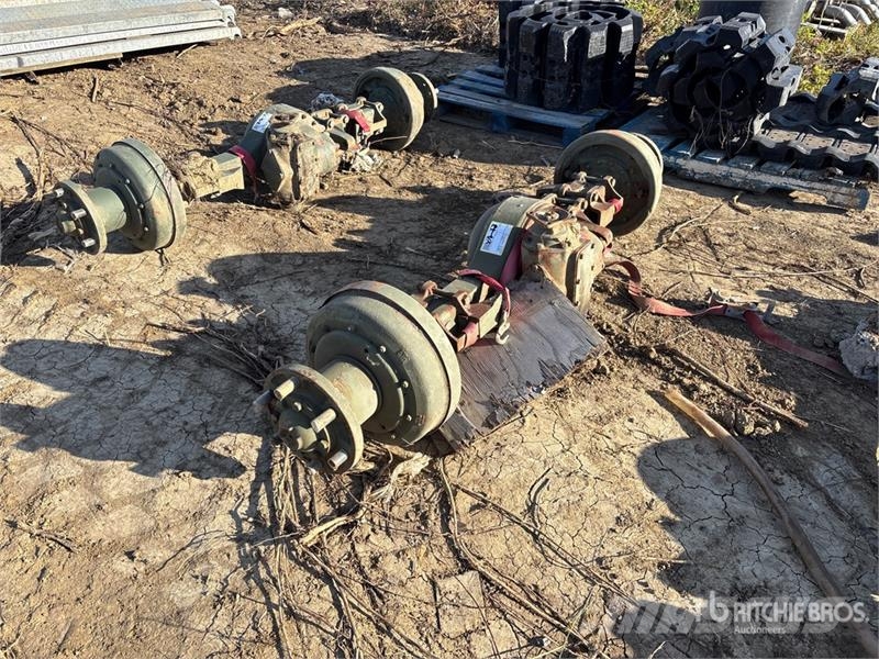  Quantity of (3) Military truck axles معدات النقل - غير ذلك