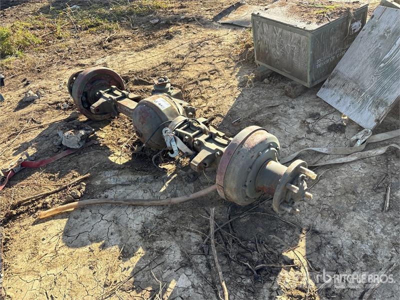  Quantity of (3) Military truck axles معدات النقل - غير ذلك
