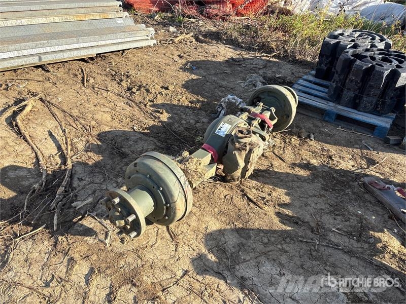  Quantity of (3) Military truck axles معدات النقل - غير ذلك