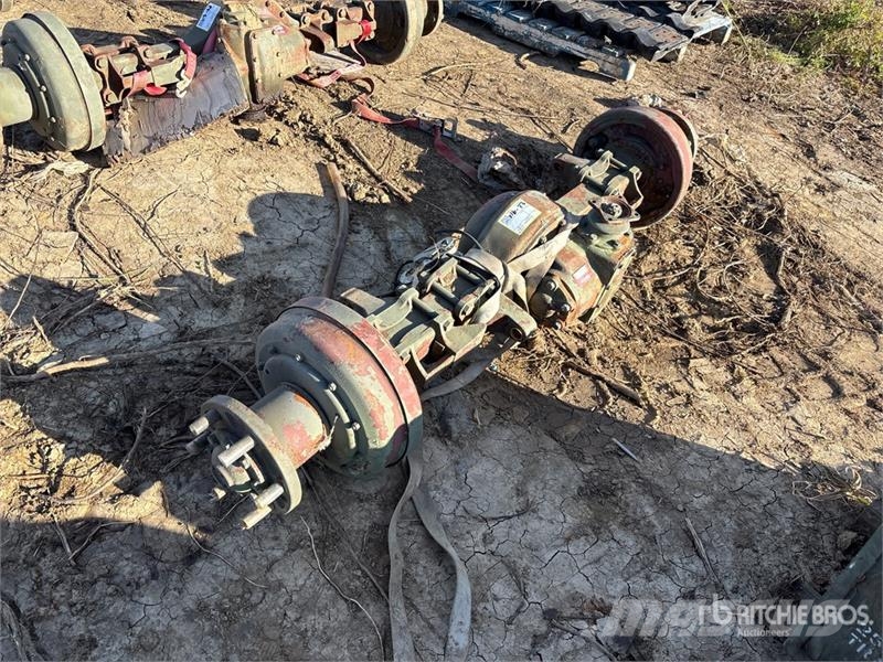  Quantity of (3) Military truck axles معدات النقل - غير ذلك