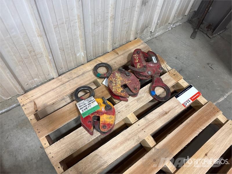  Quantity of (3) Miscellaneous Plate Steel Clamps R أجزاء ومعدات رافعات